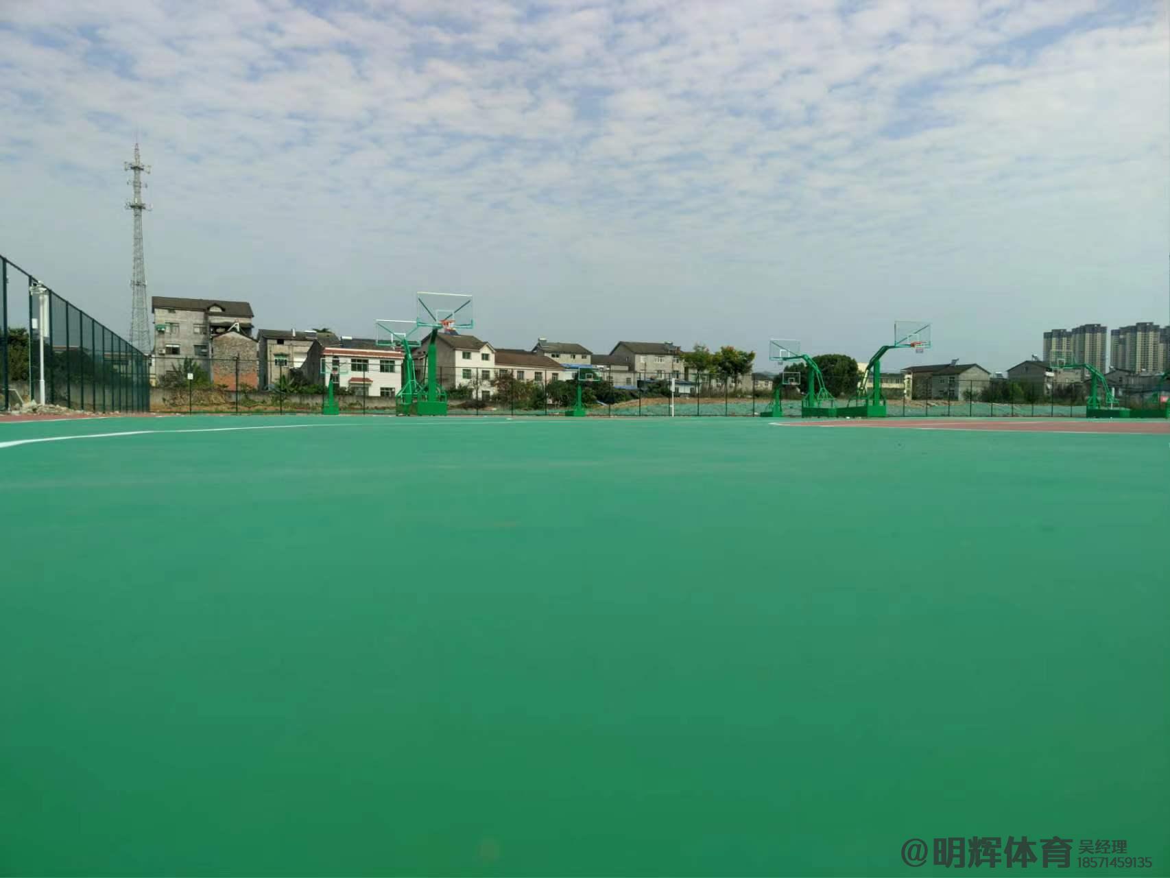 丁青硬地丙烯酸球场的优缺点